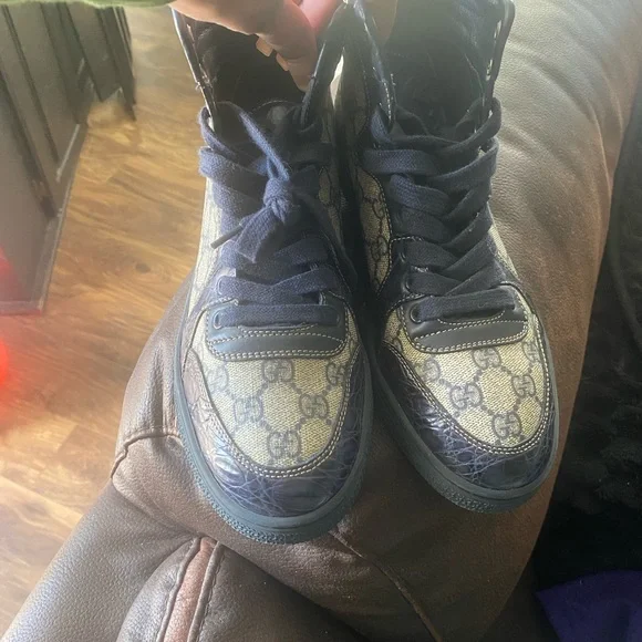Size 8 asked for $300 - Picture 1 of 3